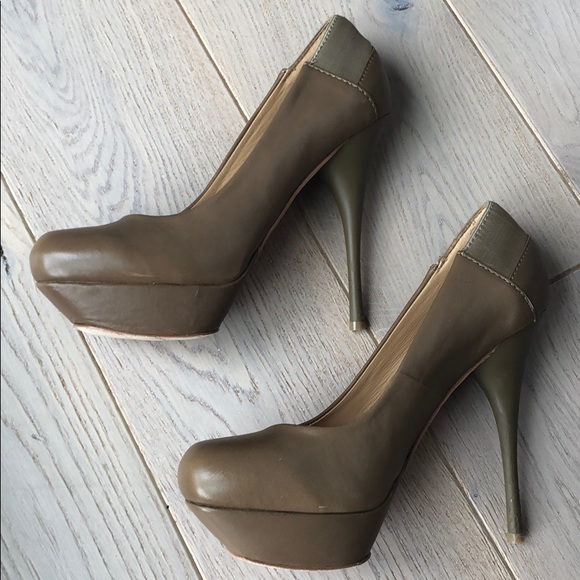 L.A.M.B “Batista” taupe platform heel pumps - Picture 7 of 8